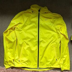 Used Nike Men’s water resistant/wind resistant jacket